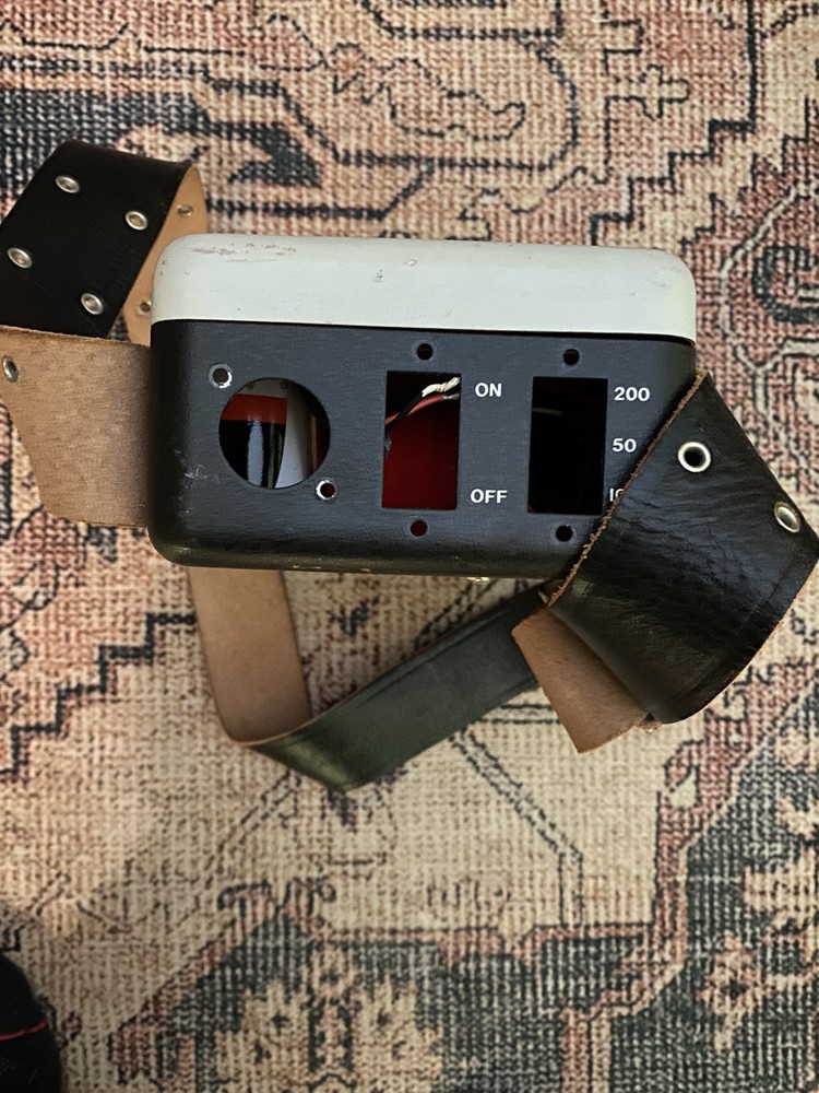 Norman 200B Case With Battery Pack And Leather Strap