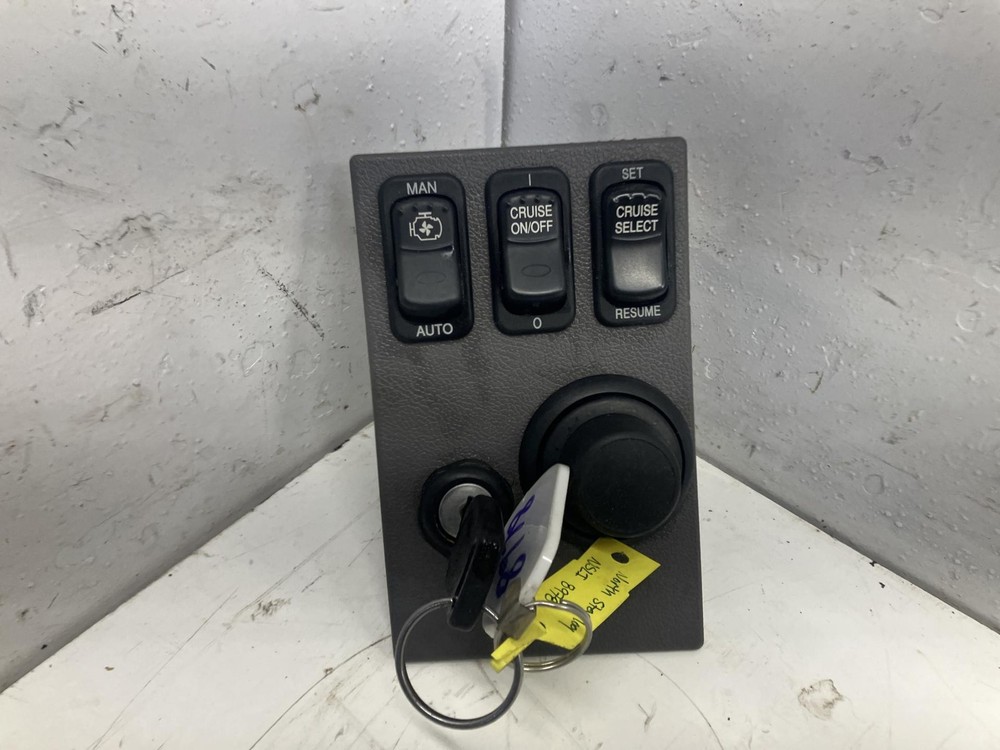 2010-2023 Peterbilt 337 IGNITION Dash Panel - Used