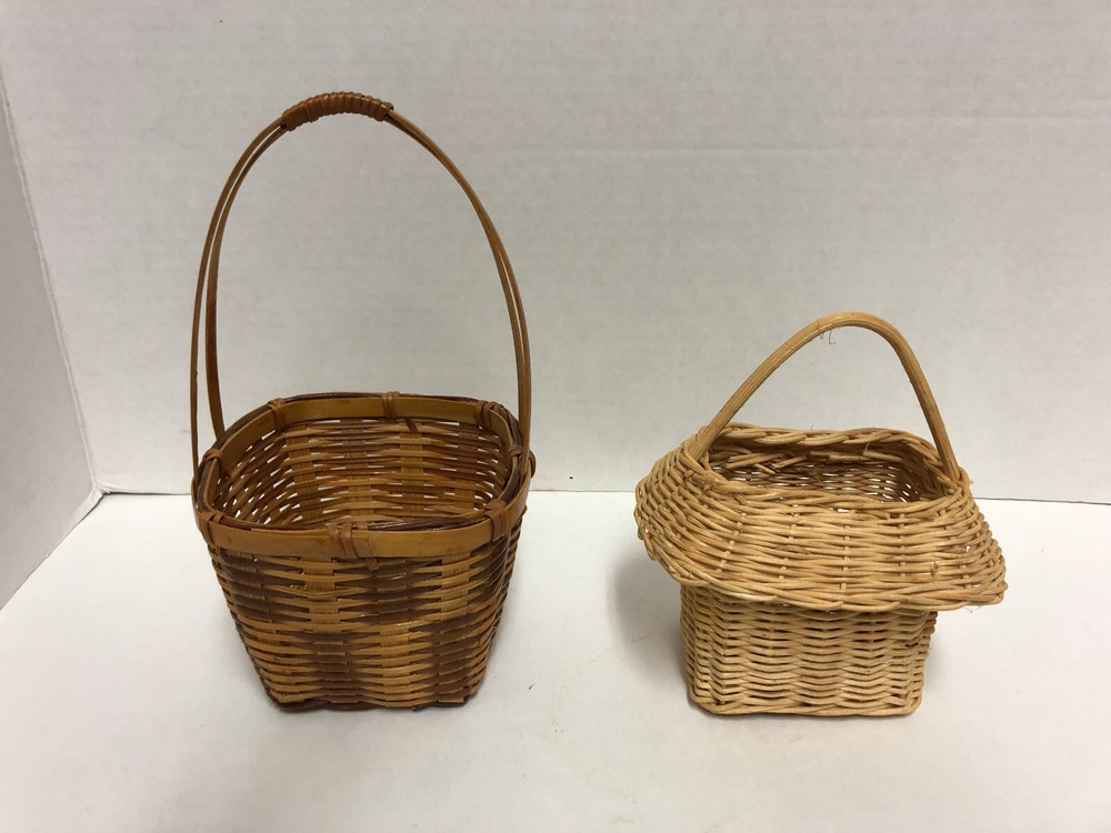 LOT OF 4 SMALL BASKETS FOR CRAFT PROJECTS