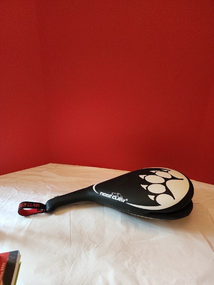 TIGER CLAW STRIKE PAD Clapper Target Karate MMA Training Kick Boxing EUC