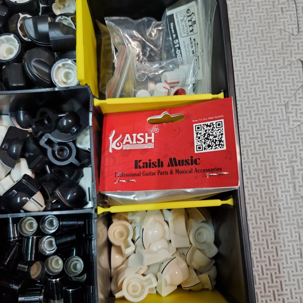 Assorted Stereo Knob Set
