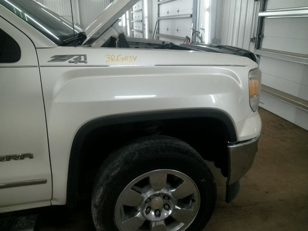 SIERRA150 2014 High Mounted Stop Light 104875339