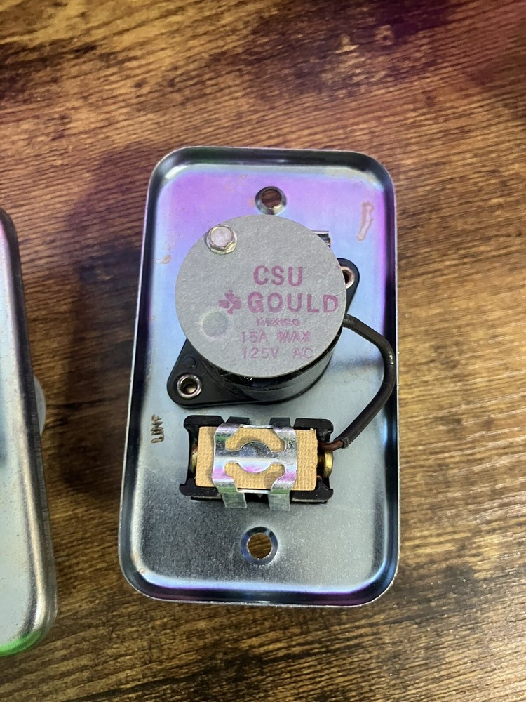 (2) LITTELFUSE BOX COVER UNIT PART NO LSSU