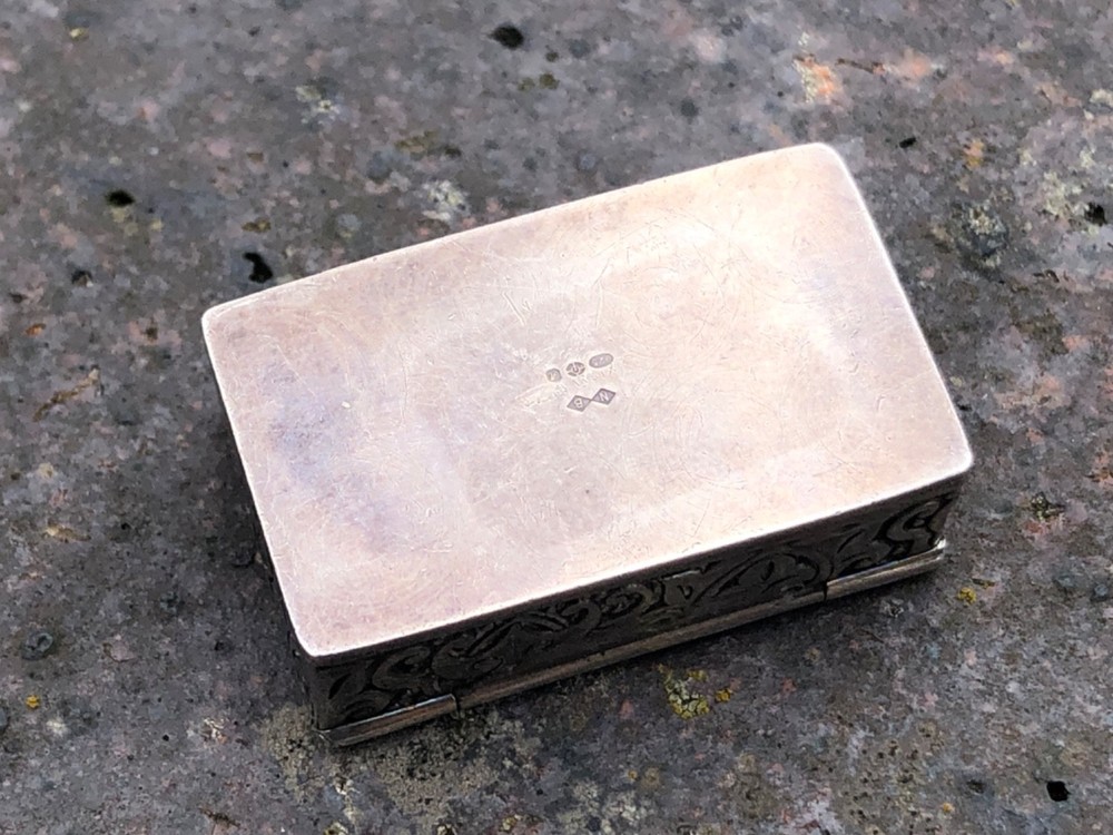 Gorgeous Solid Silver Snuff/Trinket Box by NB Sheffield 1975
