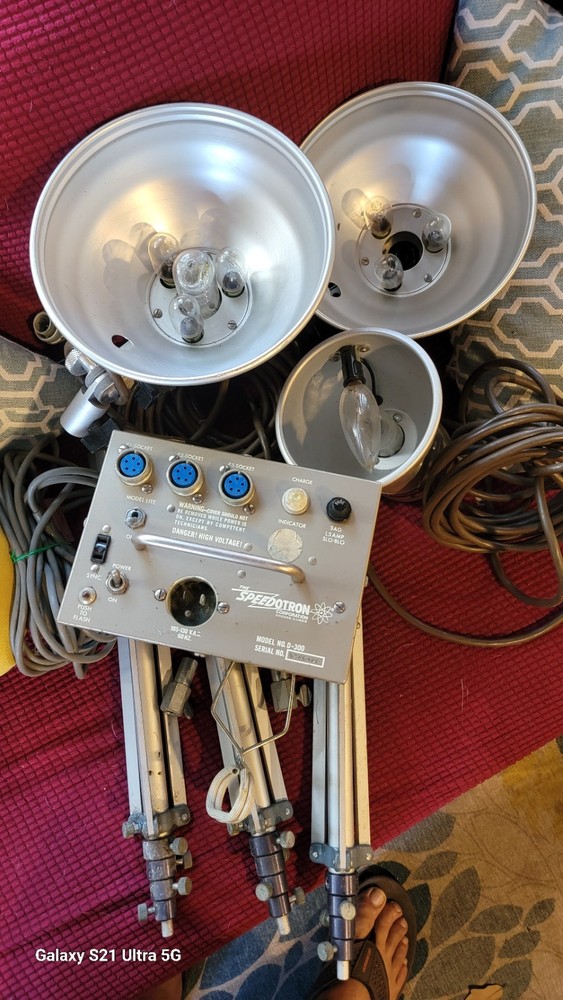 Studio Flash Lighting, Speedotron D-300