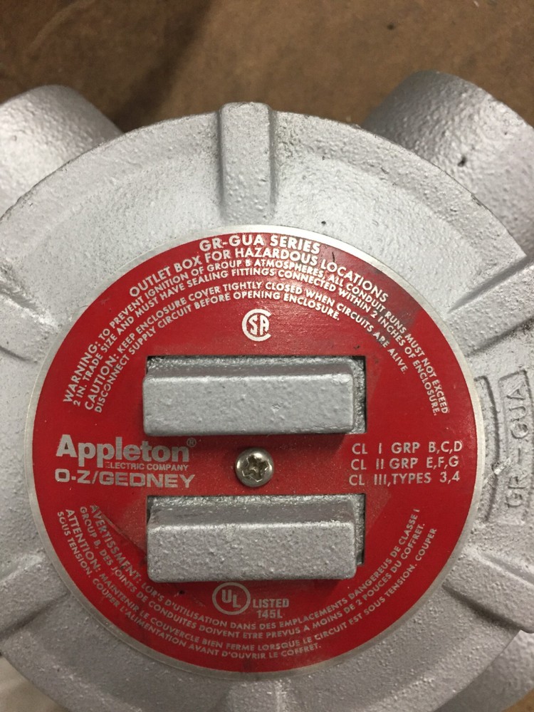 APPLETON GR TYPE T 1 1/4'' EXPLOSION PROOF 3 HOLE BOX
