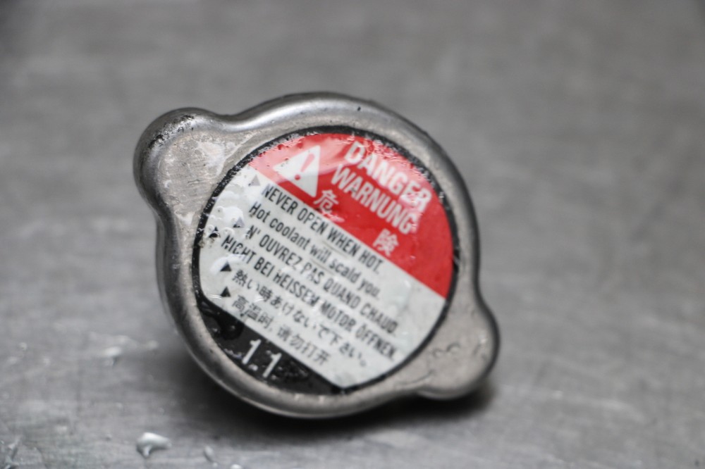 09-14 Yamaha R1 Engine Radiator Cap