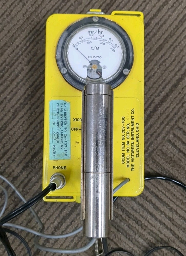UNTESTED CD V-777-1 Vintage Radiation Detection Geiger Kit - READ DESCRIPTION!!