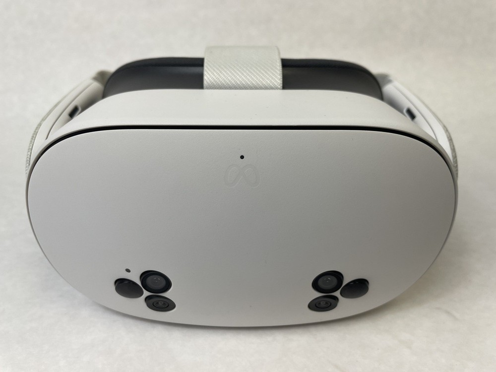 Meta Quest 3S VR Headset 256GB W/Hand Controllers