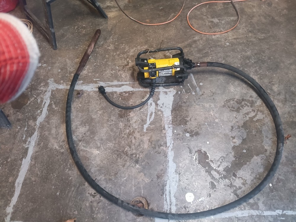 Concrete Vibrator With Quick Detach And 5' Stinger
