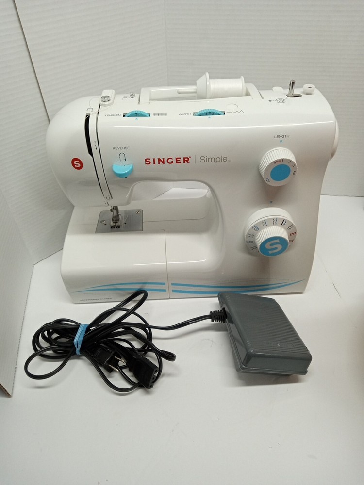 SINGER SEWING MACHINE Model 2263 Tested Works