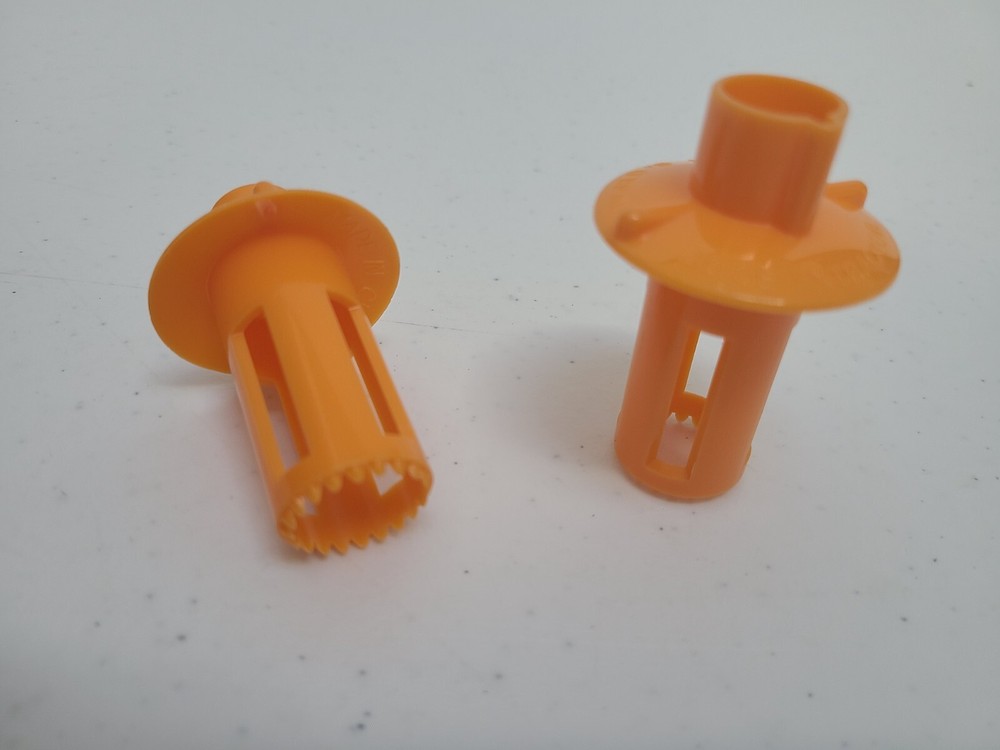 Two (2) Worlds Smallest Juice Extractor Plastic Kitchen Tool Orange Gadget