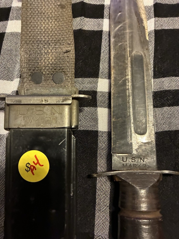 USN Mk2 Knife And Scabbed