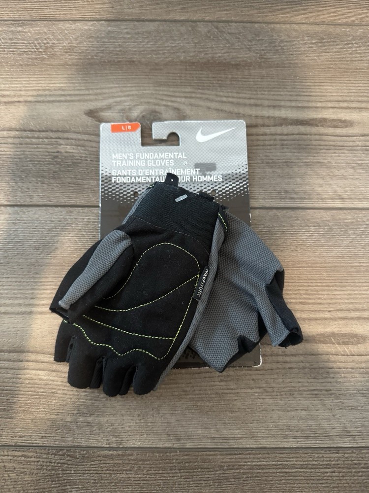 Men fundamental Nike black training gloves