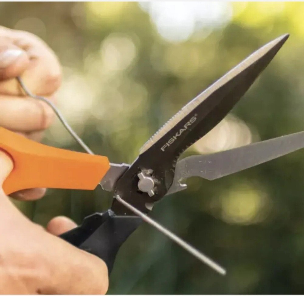 Fiskars 2 Piece Lopper & Shears Set. Also Contains Sheath W/Built-in Sharpener