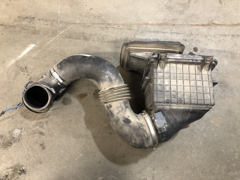 International TERRASTAR Air Cleaner - Used