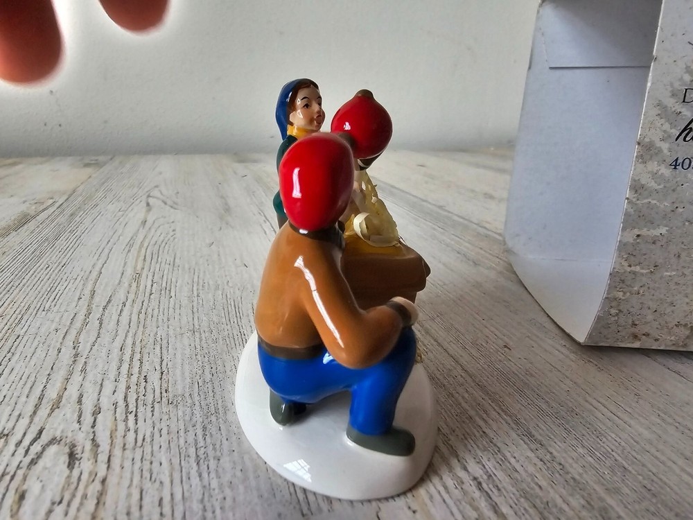 Dept 56 holiday helper 4036572