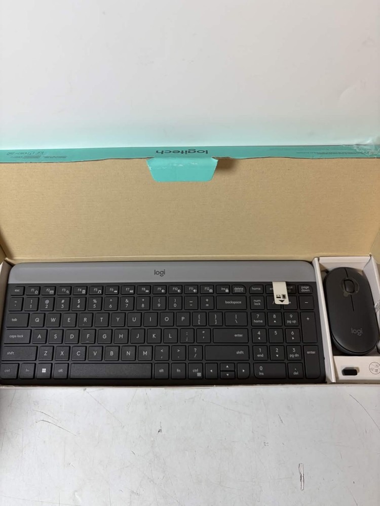 Logitech - MK470 Full-size Black Wireless Scissor Keyboard and Mouse Bundle