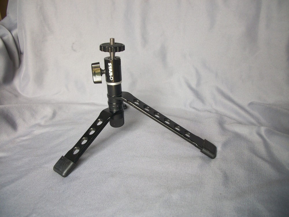 STAR-D FOLDING POCKET VACATION CAMERA TRIPOD WITH ADJUSTABLE HEAD MINT CONDITION