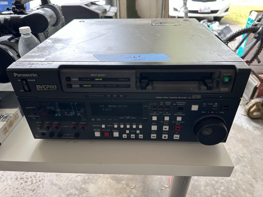 Panasonic AJ-D750 Digital Video Cassette Recorders