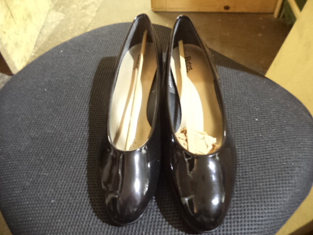 Bates Women's Hi-Gloss Black Pump