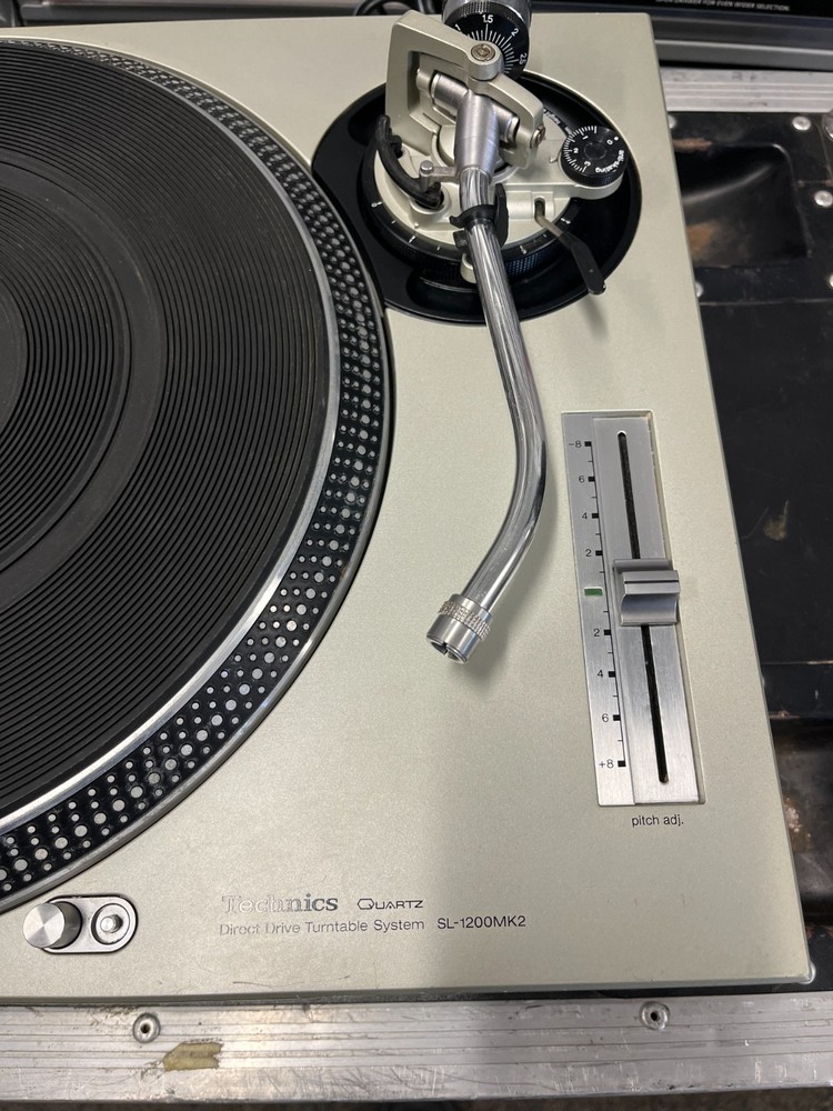 Technics SL 1200 Turntable