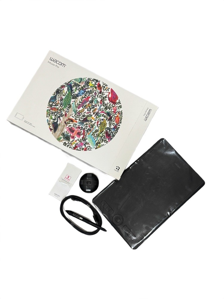 New Wacom Intuos Pro Medium PTH-660 Graphics Tablet