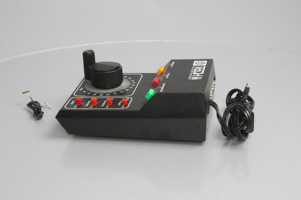 MRC 2500 HO Scale Loco-Motion Tech II Model Train Control LN/Box