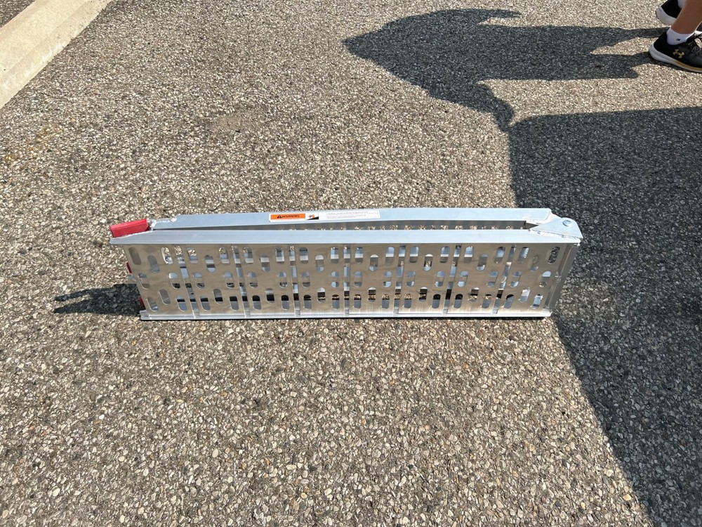 FOLDABLE MOTORCYCLE LOADING RAMP 750 lbs capacity