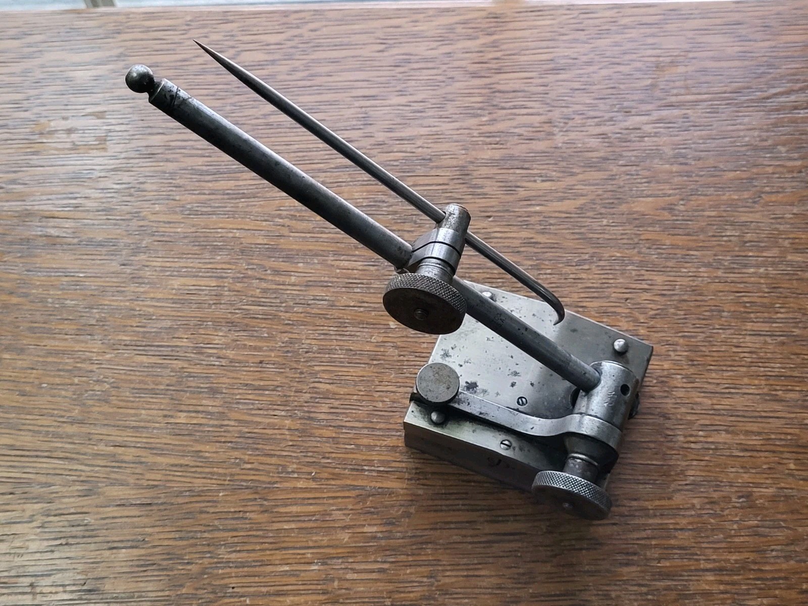 Starrett Universal Surface Gage (Marked on 7 1/2" Spindle) w/6" Scribe & Snug