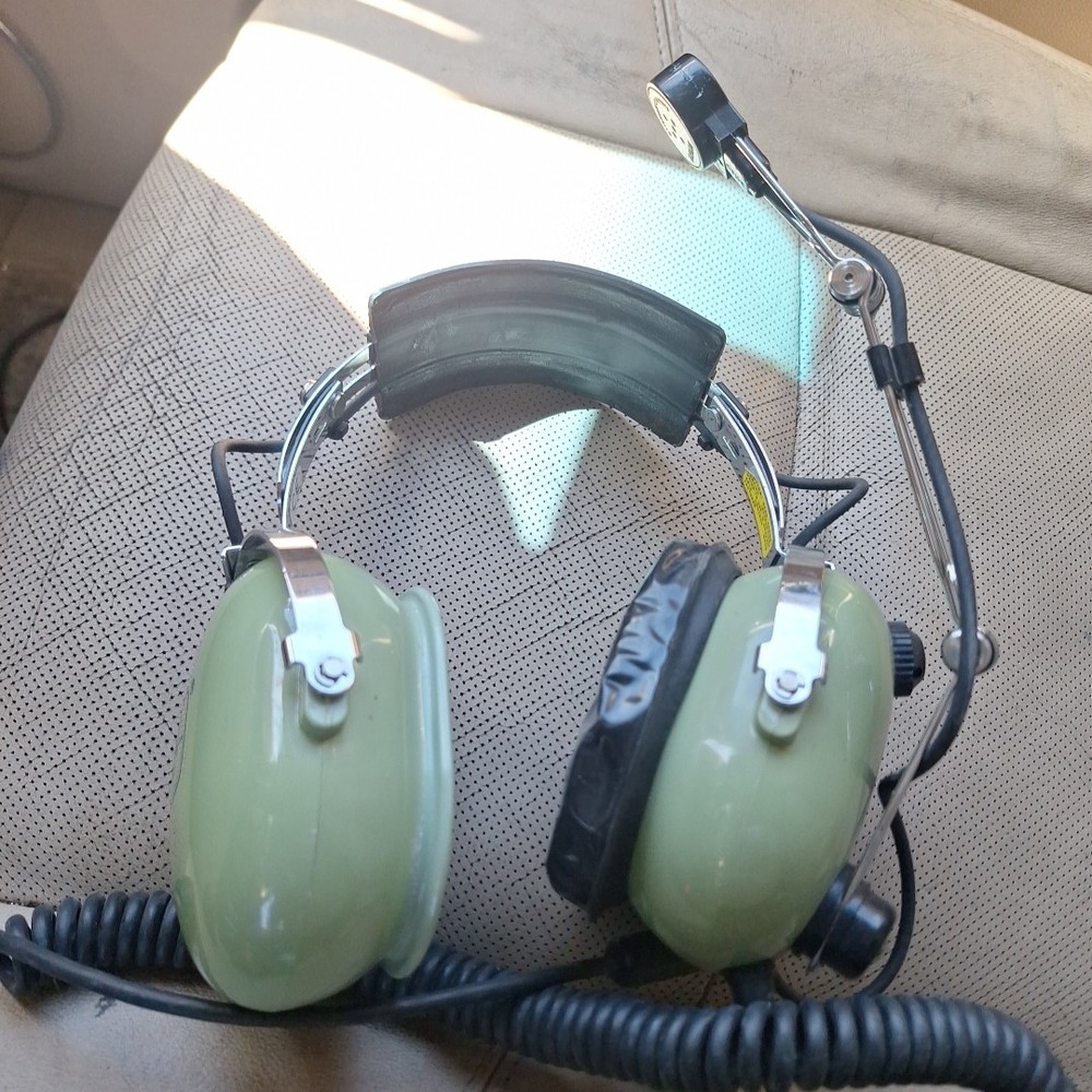 David Clark H10-56 Aviation Headset with Microphone (Mint Condition)