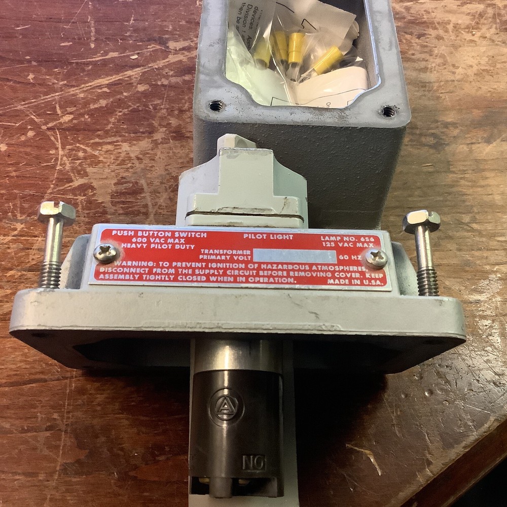 NOS Appleton EFDB17535 Explosionproof Selector Switch Control Station