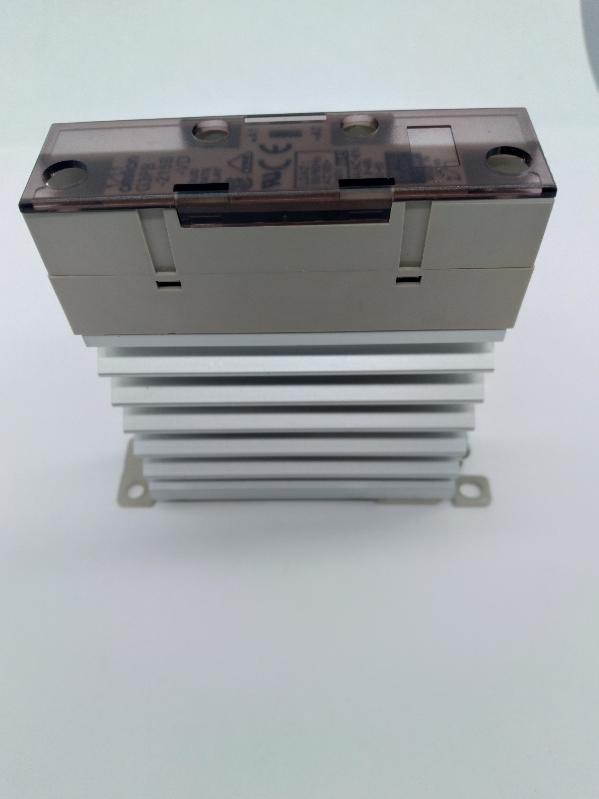 Omron G3PB-215B-VD Solid State Relay Load 100-240VAC TESTED EXCELLENT