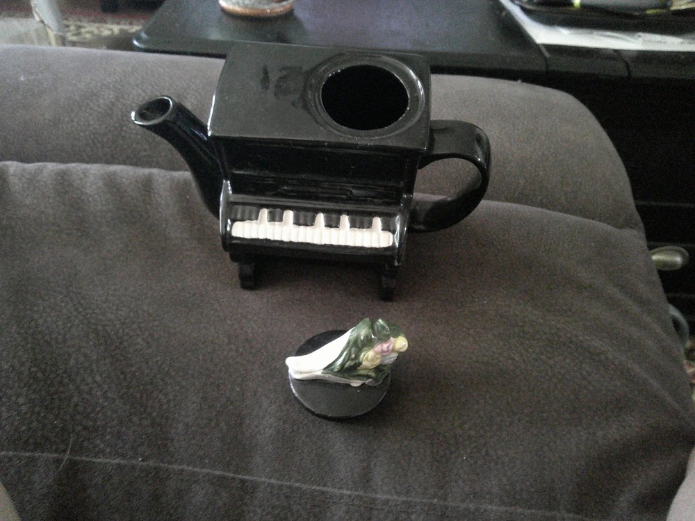 Albert Kessler & Co Ceramic Piano Tea Pot