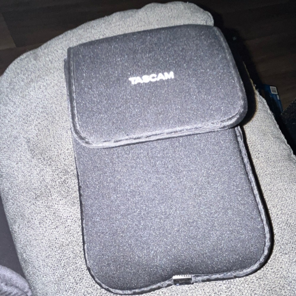 TASCAM Handheld Digital Recorder Built-in Microphone USB Interface with Case