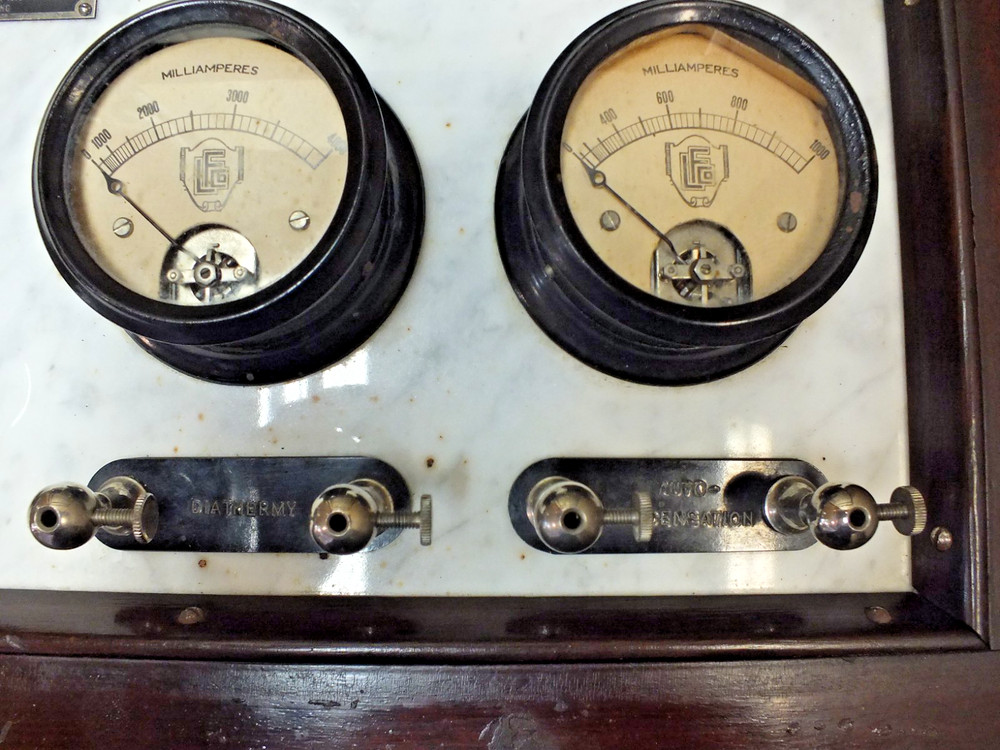 Antique Dynelectron Physicians Device with Atomic Force Control Panel c1913