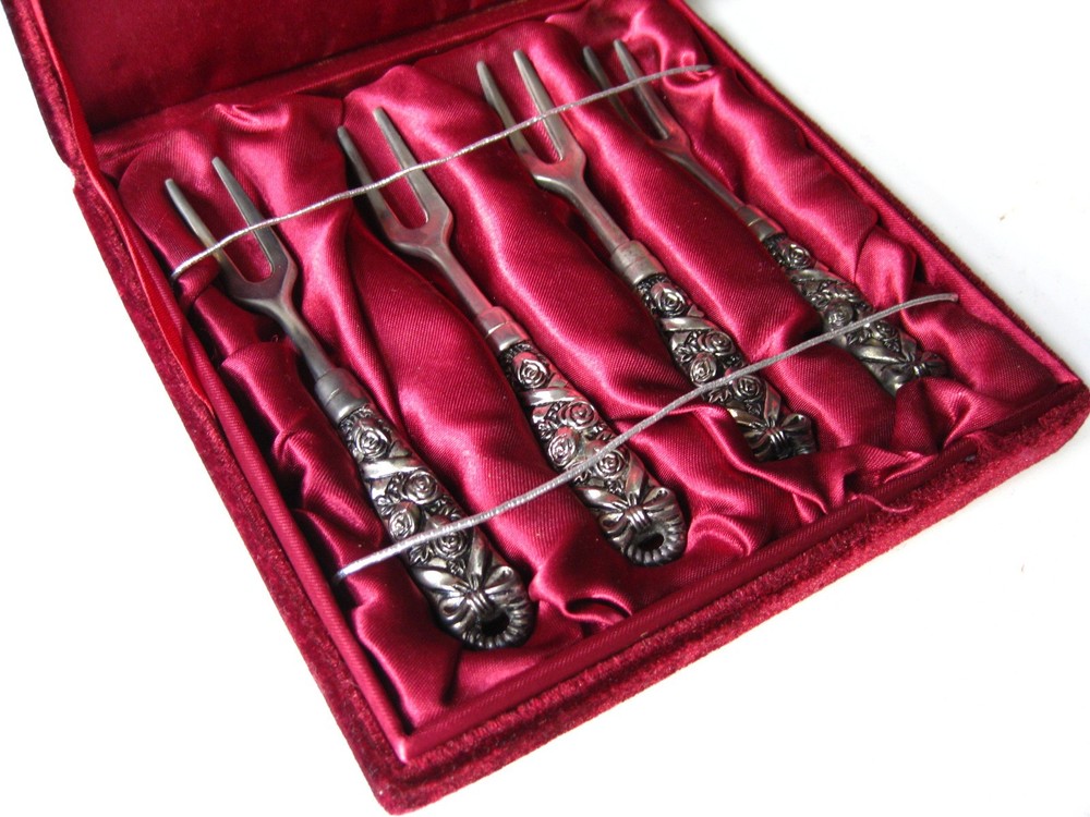 Vintage Elegance Silver Dessert Silver Plated Forks Set