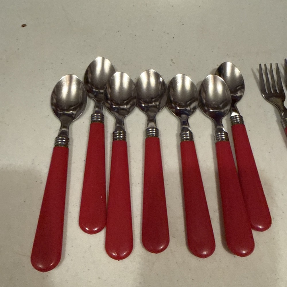 14 Pieces Of Bakelite Red Silverware
