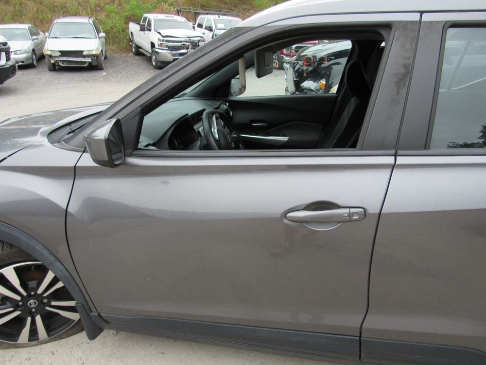 KICKS 2019 Glove Box 1073107