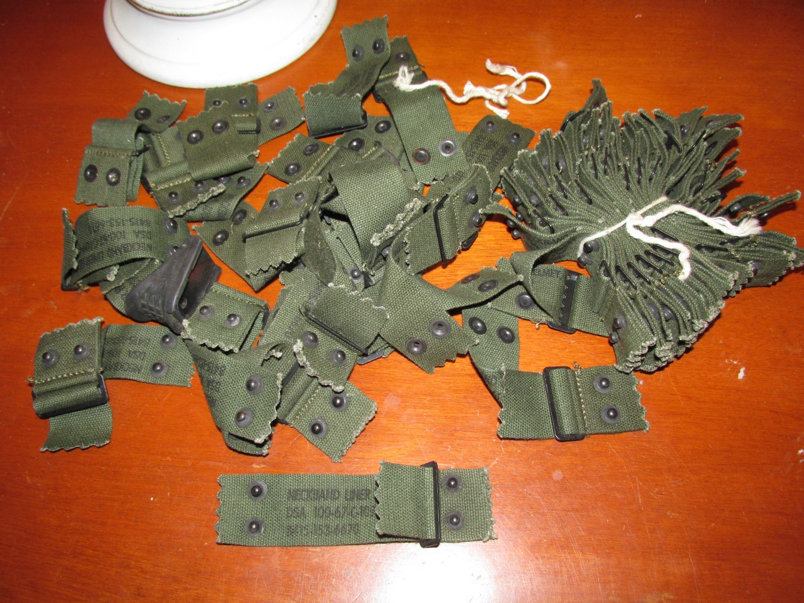 ORIGINAL, MINT, UNISSUED VIETNAM 1967 DATED M1 HELMET LINER NAPE STRAP
