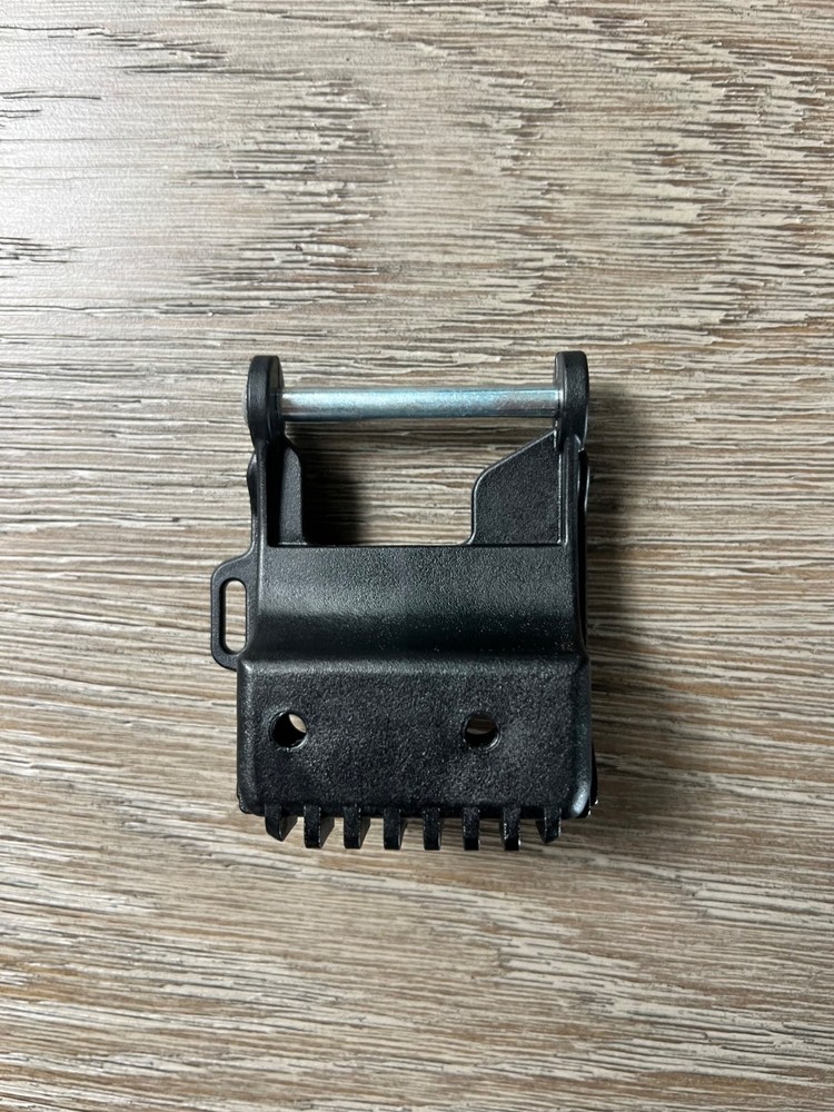 YAKIMA Replacement Lid Latch(s) CBX 18 Cargo Carrier - Needs Riveted on