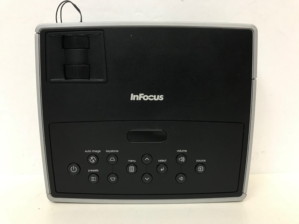 INFOCUS IN1102 DLP PORTABLE PROJECTOR *NO REMOTE* 702 HOURS