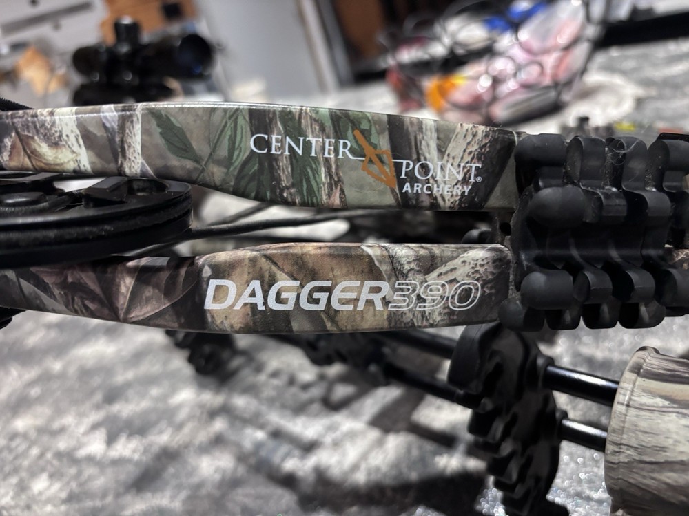 CenterPoint AXCD190FCK Dagger 390 Compound Crossbow
