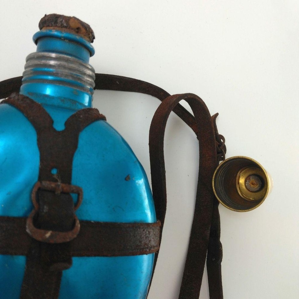 Showa Retoro magnetic water bottle