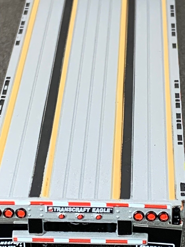 1/64 DCP SILVER/BLACK TRANSCRAFT STEPDECK W/ WHEEL BOX
