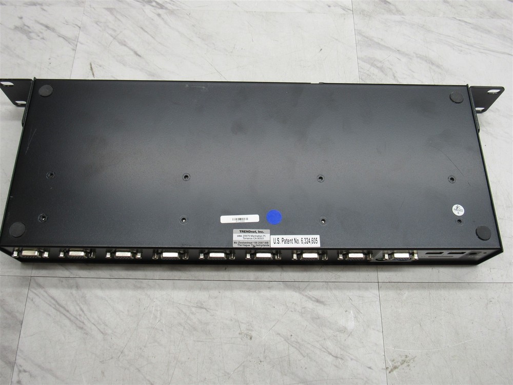 TRENDnet TK (TK803R) 8-Port Rack-Mountable KVM switch PS/2 with Adapter & Cables