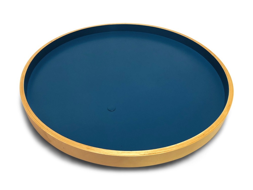 Round wooden sand tray.