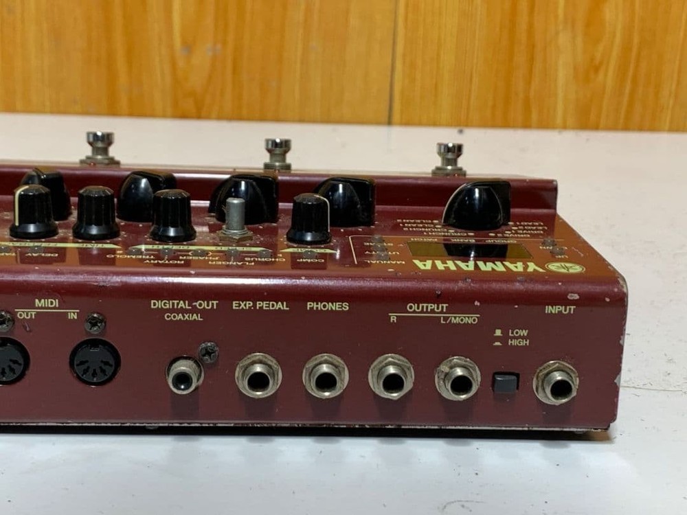 YAMAHA DG-Stomp Guiter & Bass Multi Effector with adapter