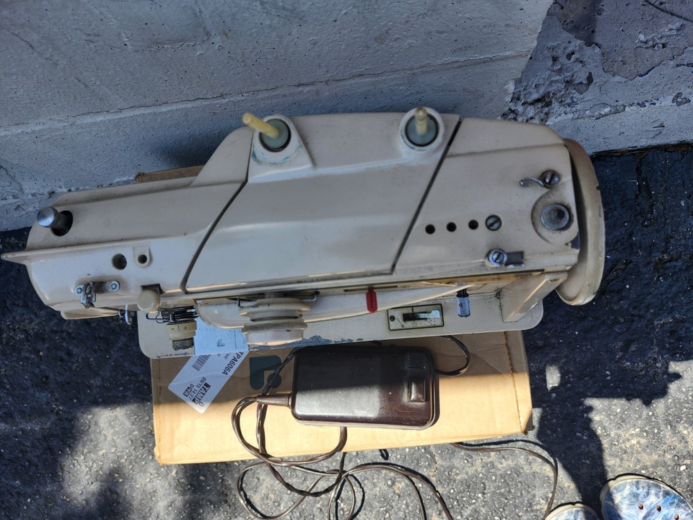 German Singer 411g Vintage Sewing Machine.