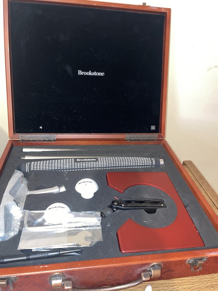 Brookstone Laser Golf Trainer Putting Practice Aid Set with Laser Trainer w Box